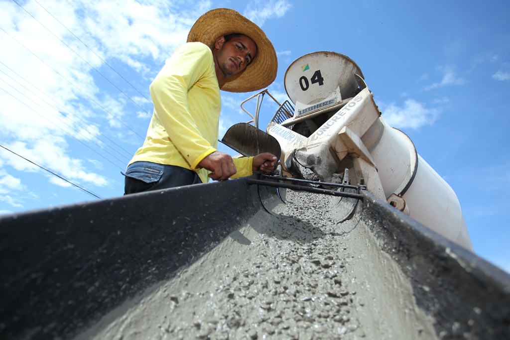 Secretaria de Infraestrutura já realiza diversas frentes de serviços no saneamento, nas rodovias e em obras inacabadas