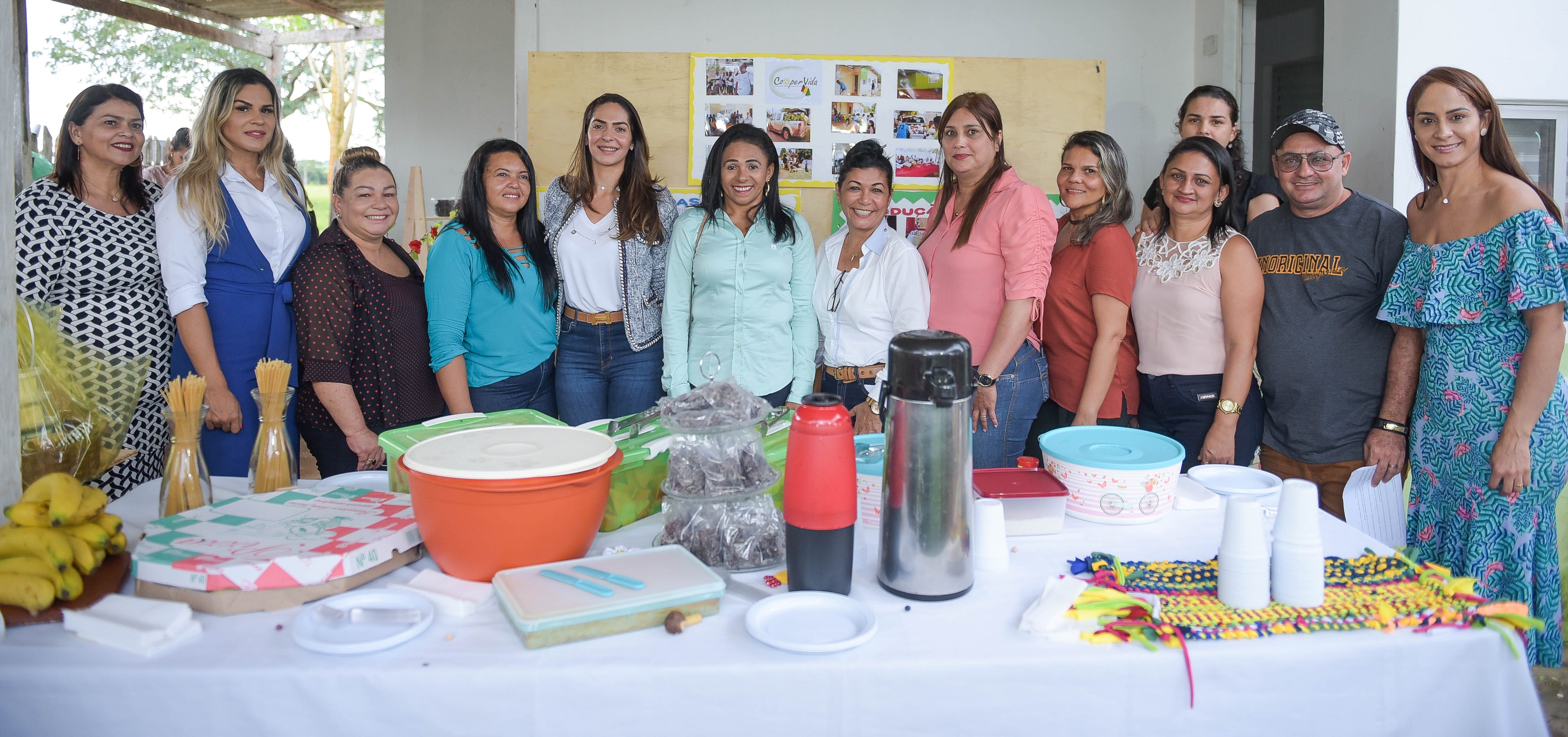 Em visita a cooperativa de Capixaba, primeira-dama garante apoio a mulheres empreendedoras