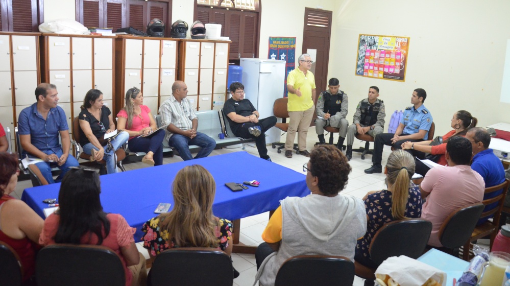 Educação e PM alinham ações para reforçar segurança nas escolas