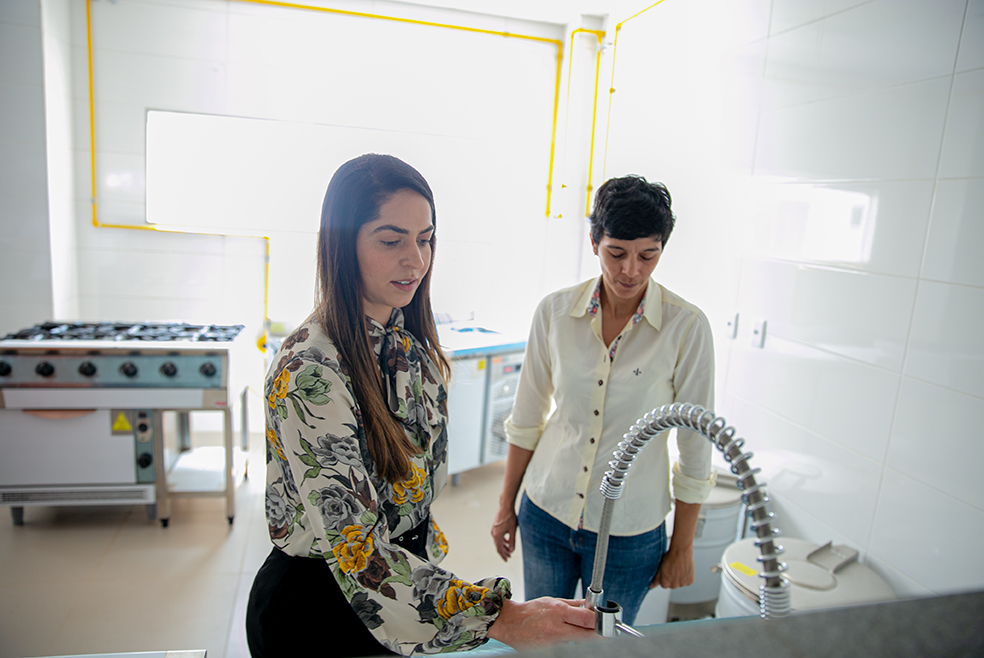 Primeira-dama realiza visita técnica na Escola de Gastronomia e Hospitalidade Miriam Assis Felício