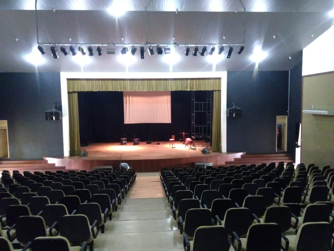 Teatro dos Náuas recebe serviços de manutenções e reparos