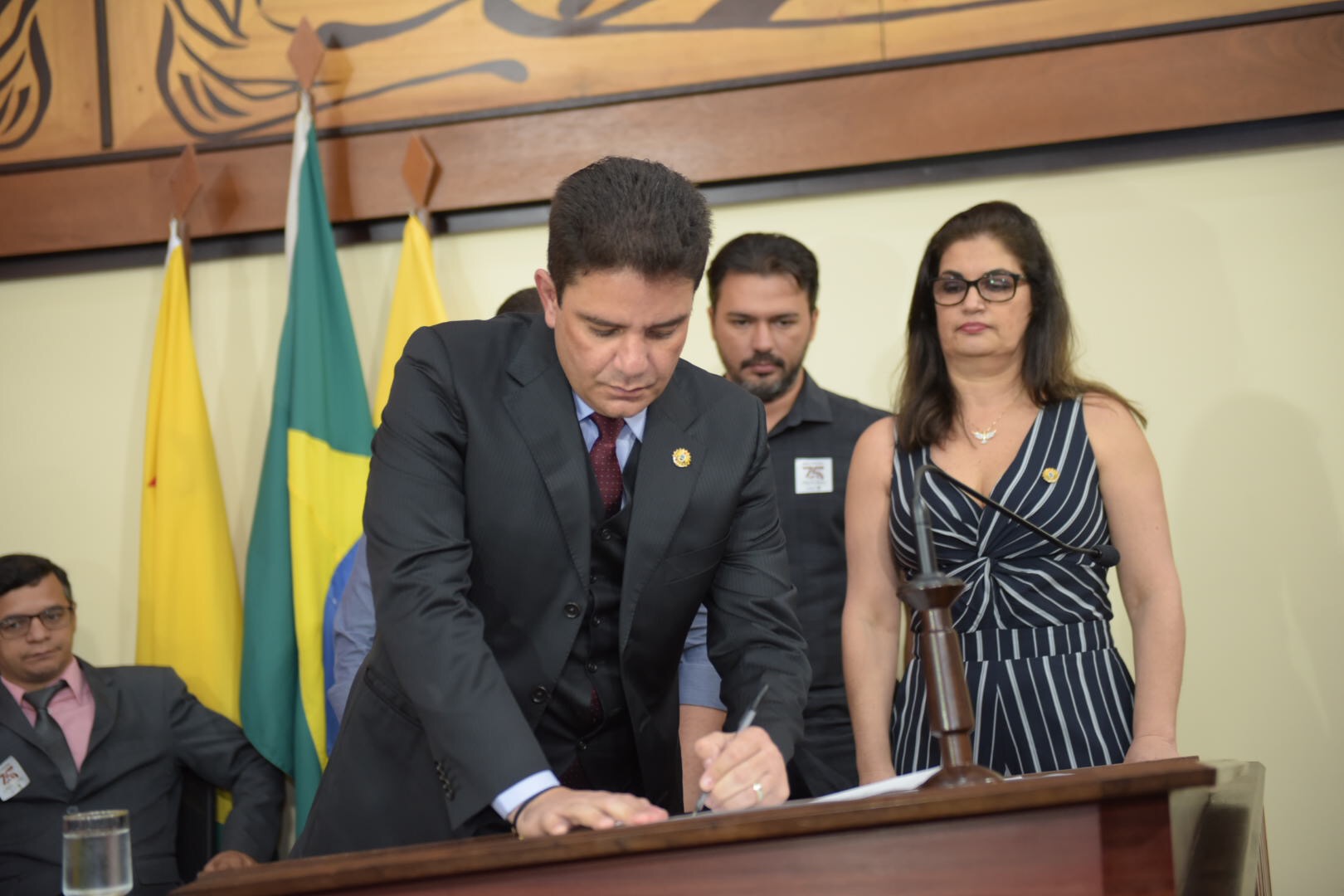 Governador assina ordem de serviço para conclusão do Instituto de Traumatologia