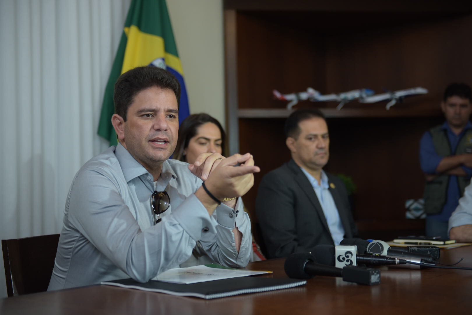 Gladson anuncia para setembro a 1ª parcela da verba rescisória de comissionados do governo anterior