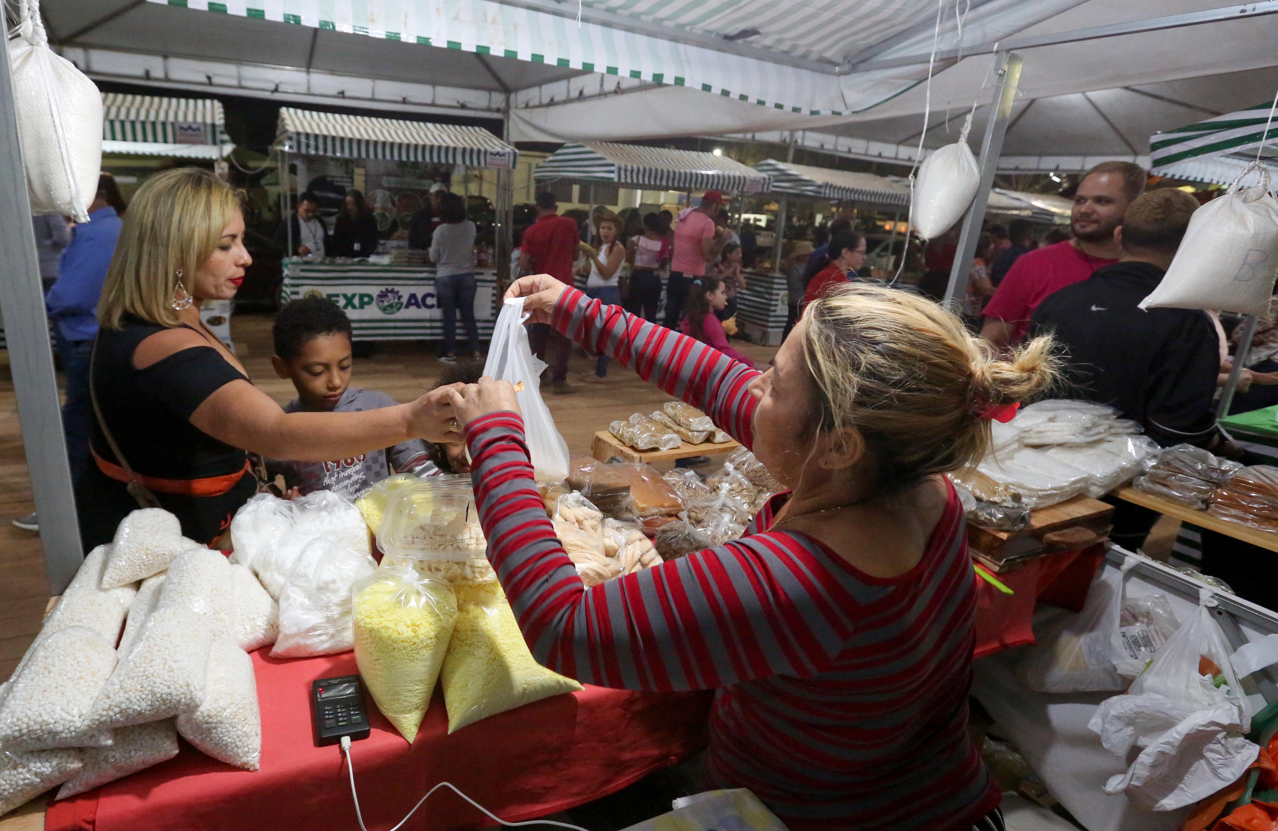 Pequenos produtores comemoram vendas na Expoacre