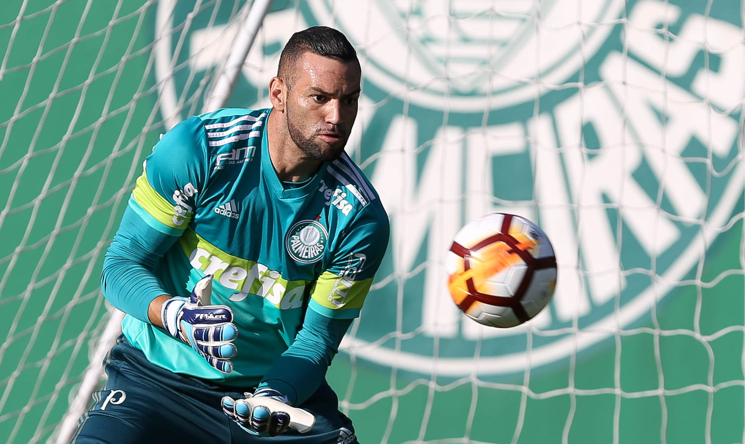 Goleiro acreano é convocado para a Seleção Brasileira e Palmeiras parabeniza