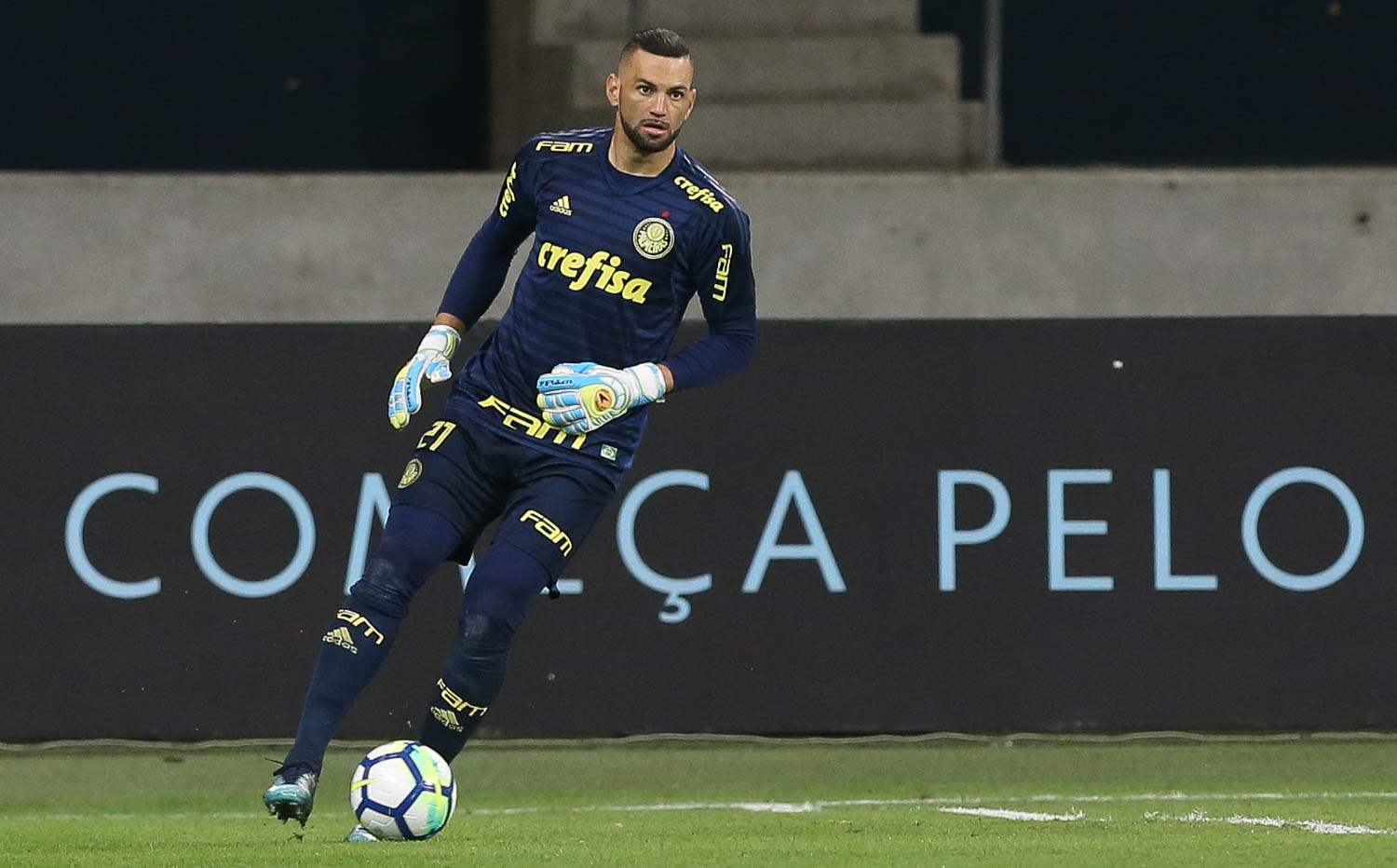 Paciente do Hospital de Campanha de Rio Branco recebe mensagem de apoio do goleiro da Seleção Brasileira