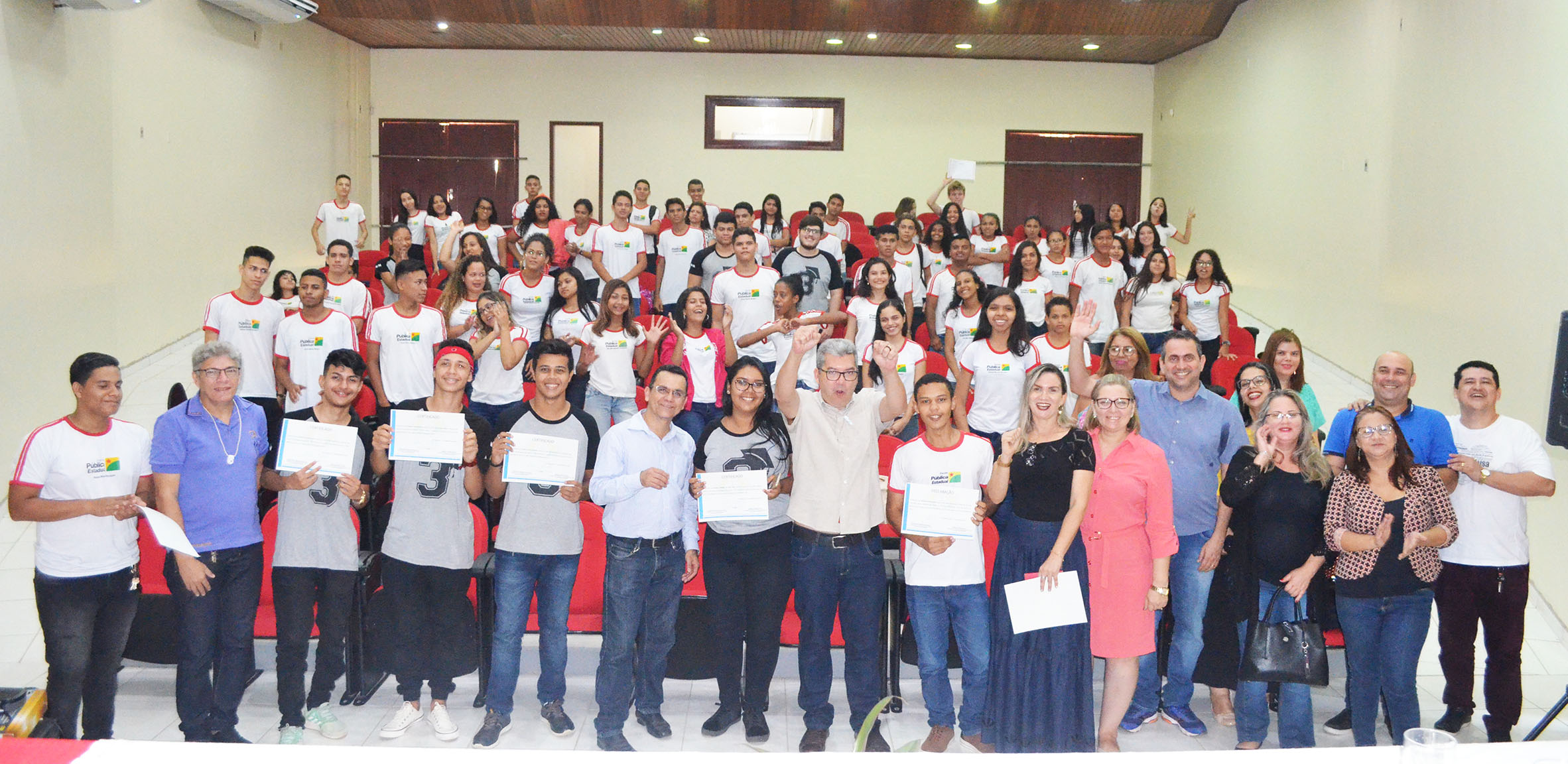 Educação certifica alunos da Escola Heloísa Mourão Marques em curso de informática