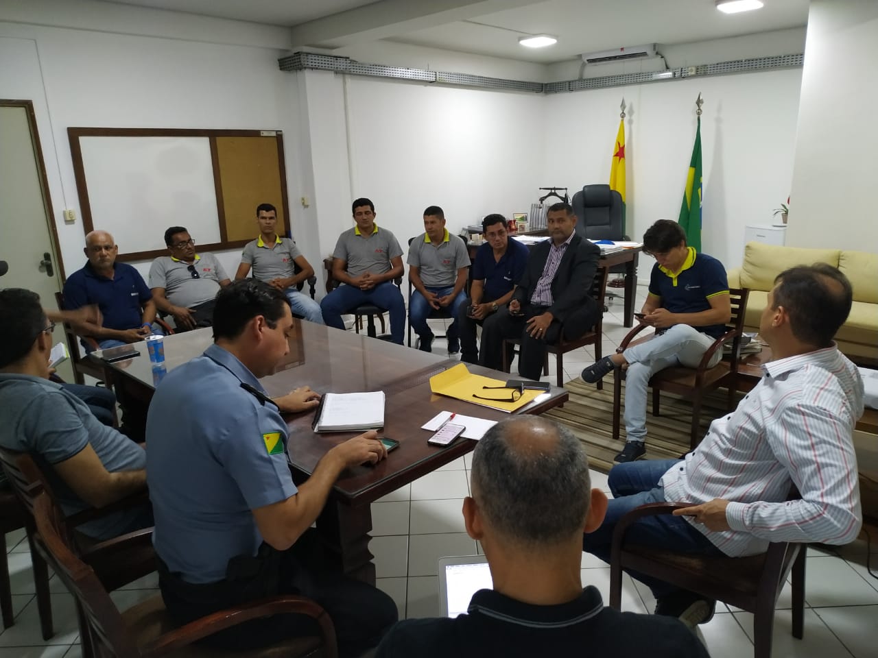 Segurança discute prevenção a roubos com motoristas de ônibus e sindicato