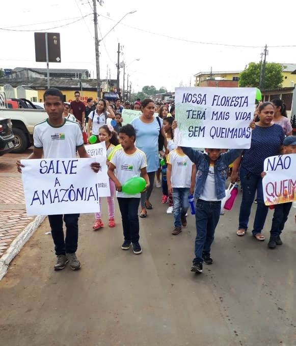 Escola Roberto Sanches Mubarac realiza passeata e panfletagem em defesa do Meio Ambiente
