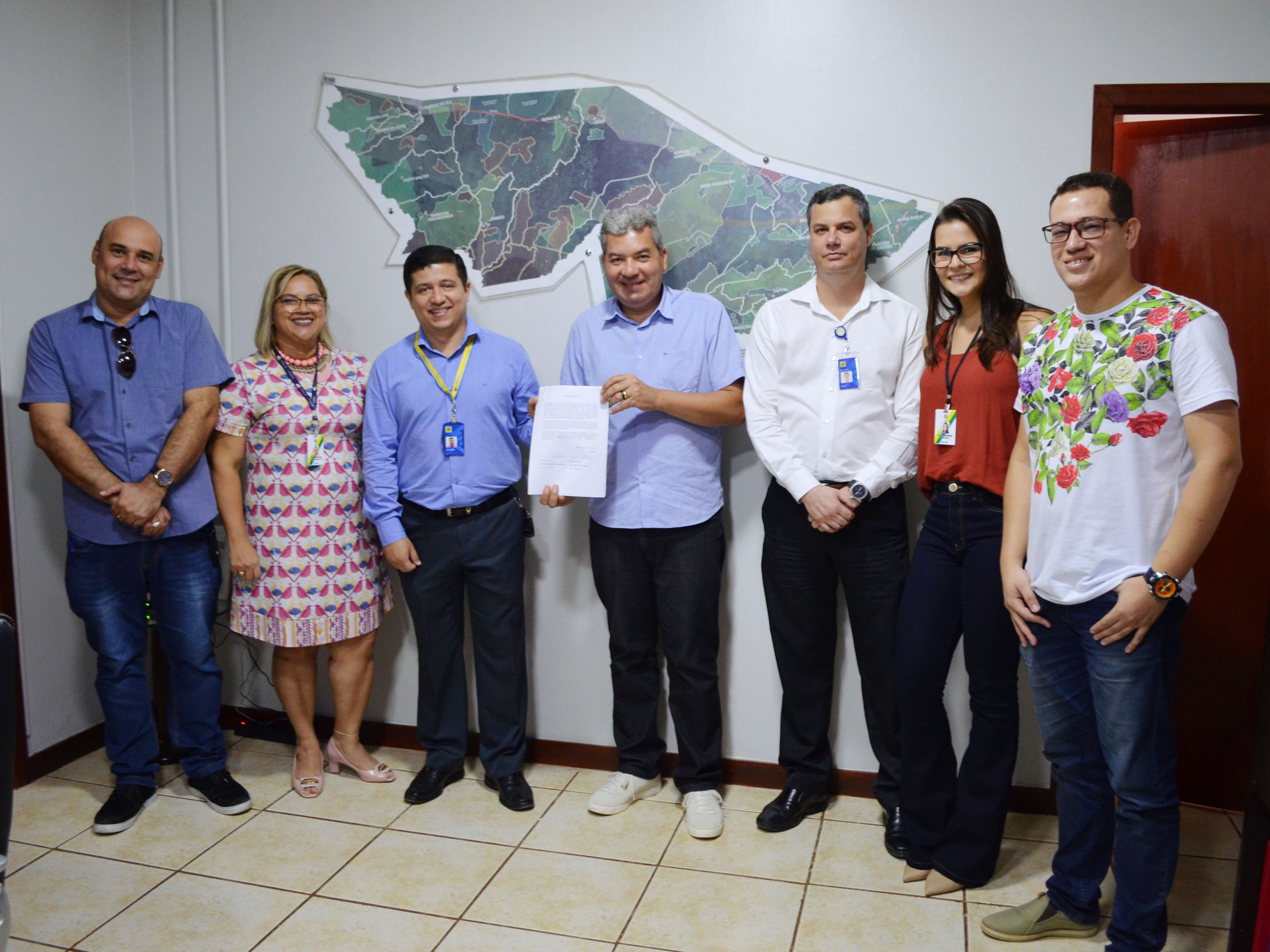 Educação assina termo de adesão com o Banco do Brasil para aquisição de merenda escolar