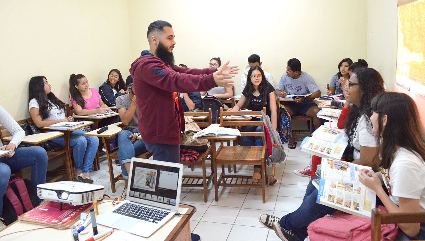 Aluna do Centro de Estudos de Línguas fica em primeiro lugar em Olimpíada de Inglês