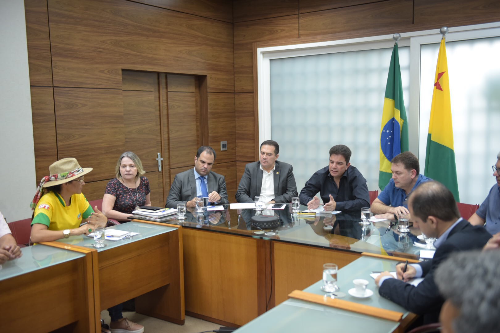 Governador recebe sindicalistas da Educação para debater reforma da previdência