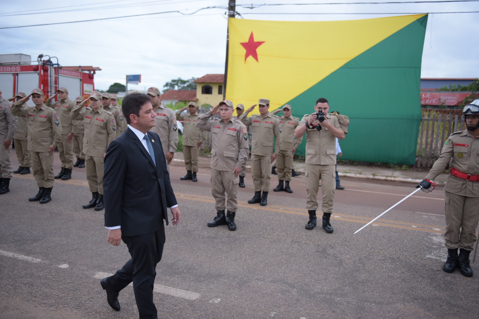 Gladson Cameli anuncia pagamento de titulação para policiais militares, civis e bombeiros