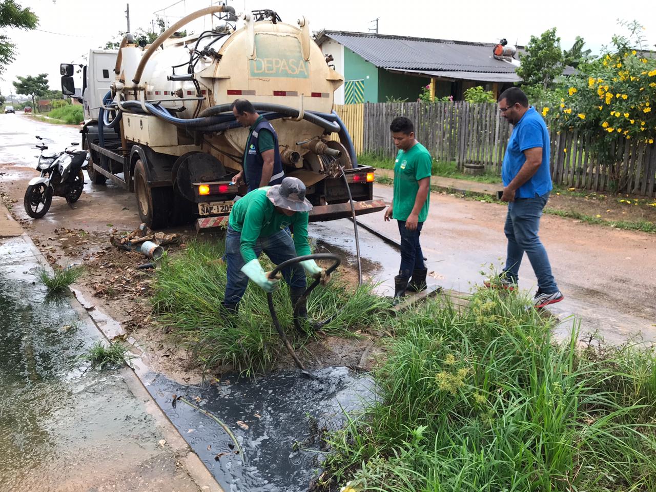 Depasa realiza ação de desobstrução de esgoto no bairro Cidade do Povo