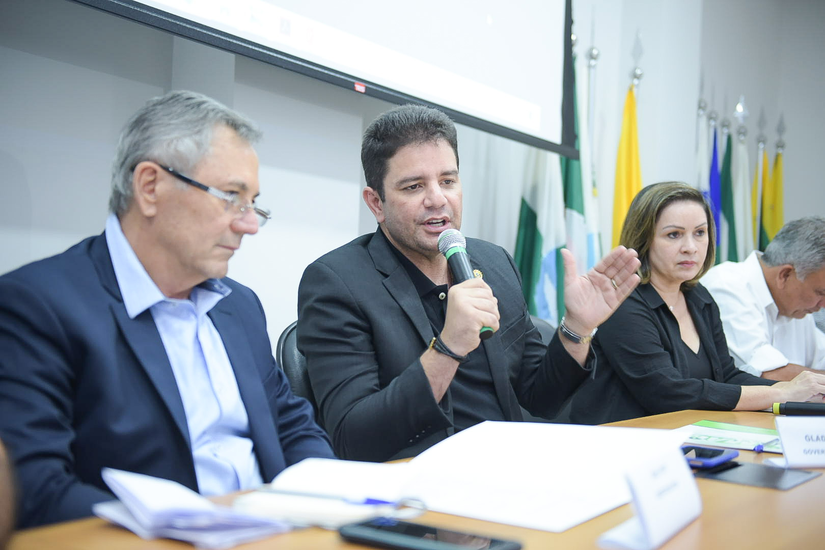 Durante assembleia-geral da Amac, Gladson garante apoio incondicional do governo aos municípios