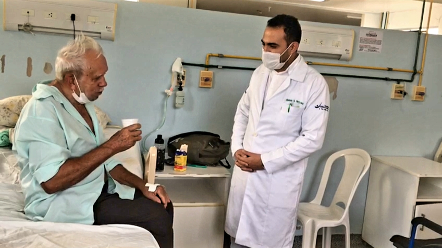 Idoso internado com Covid-19 recebe alta após quadro de total estabilidade