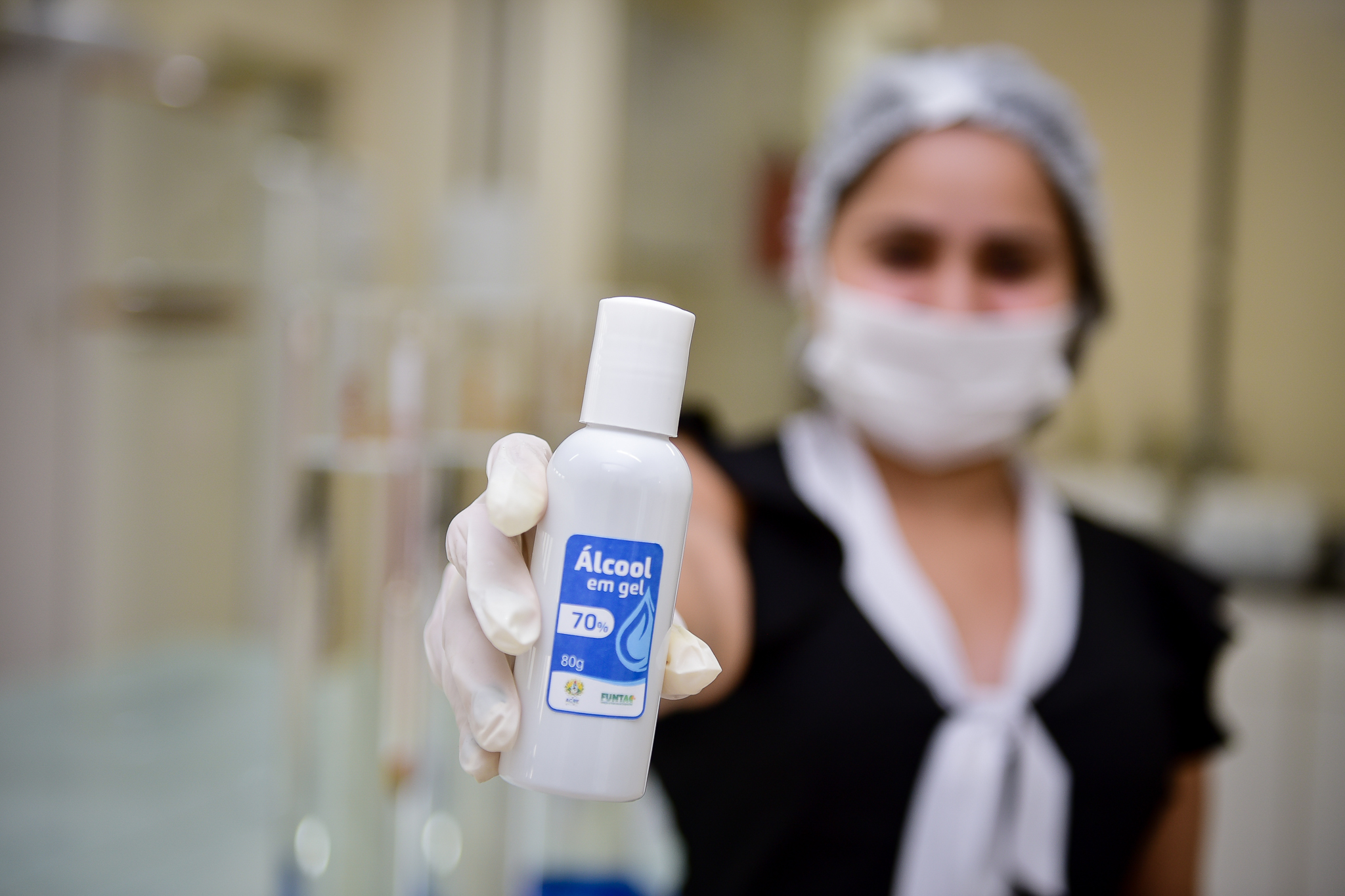 Produção de álcool em gel no Acre ajuda na prevenção da Covid-19