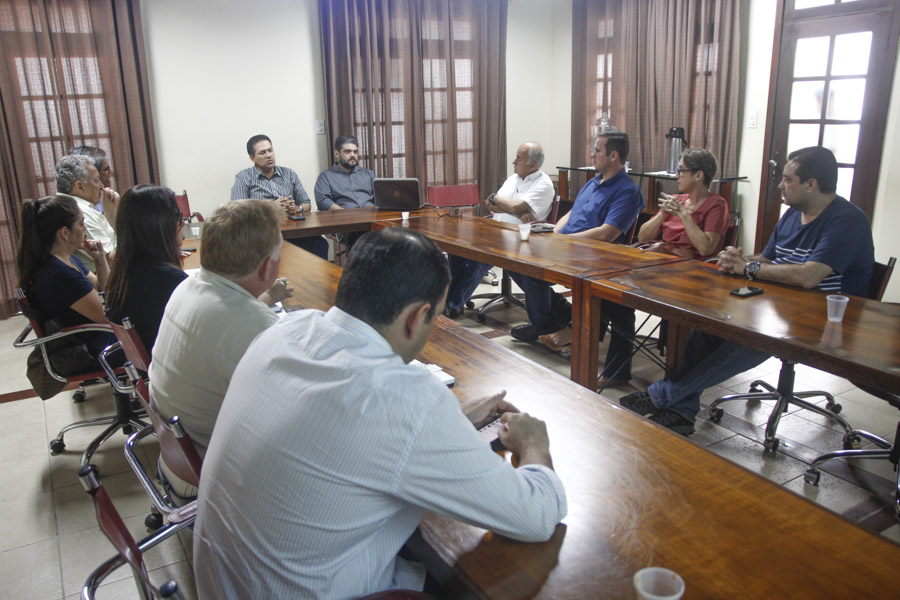 Grupo gestor alinha apresentação para o encontro sobre a retirada da vacina contra aftosa