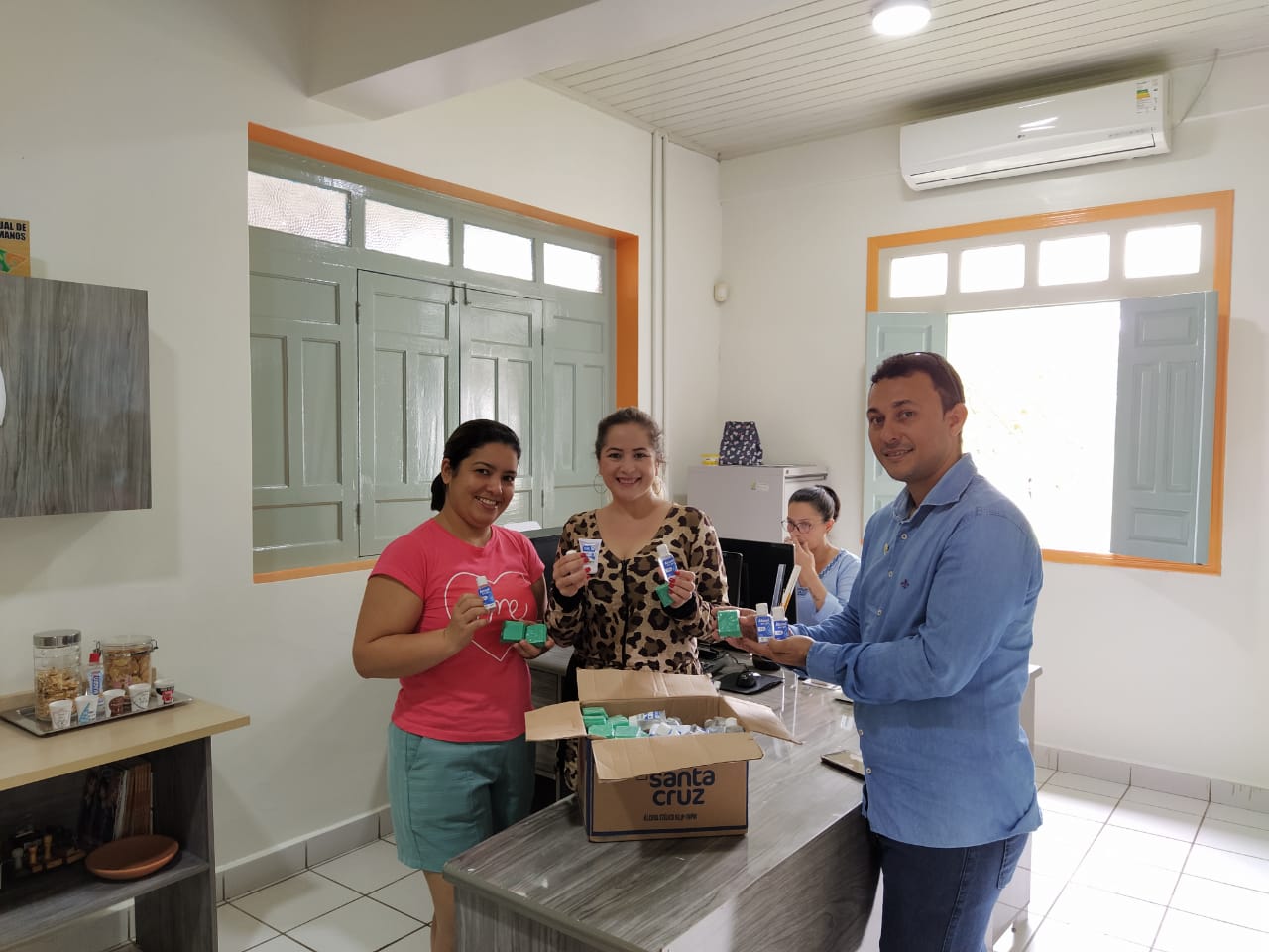 Estado doa álcool em gel e sabonetes para Educandário Santa Margarida