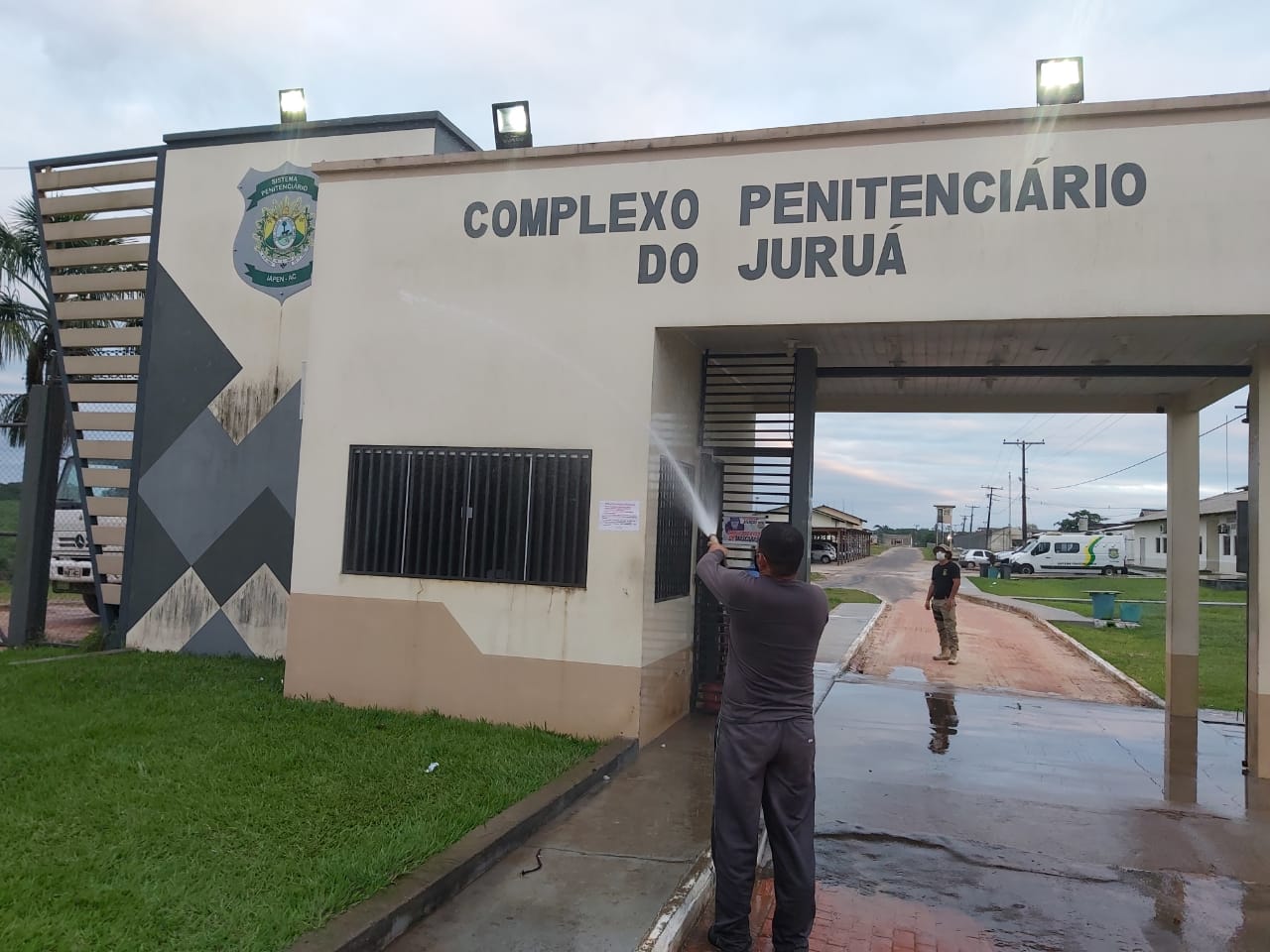 Com apoio do Depasa, presídio de Cruzeiro do Sul passa por desinfecção contra o novo coronavírus