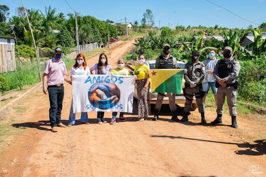 PM e projeto Amigos Solidários distribuem mais de 1,3 mil cestas básicas a famílias carentes