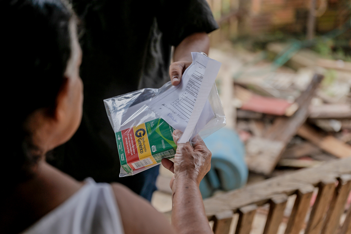 Saúde realiza entrega de medicamentos especializados em casa