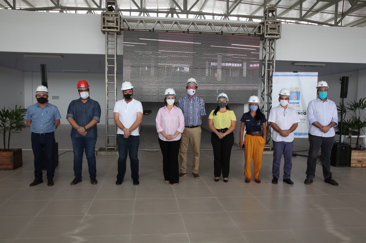 Governador visita obras do Shopping Popular e garante parcerias com a prefeitura de Rio Branco