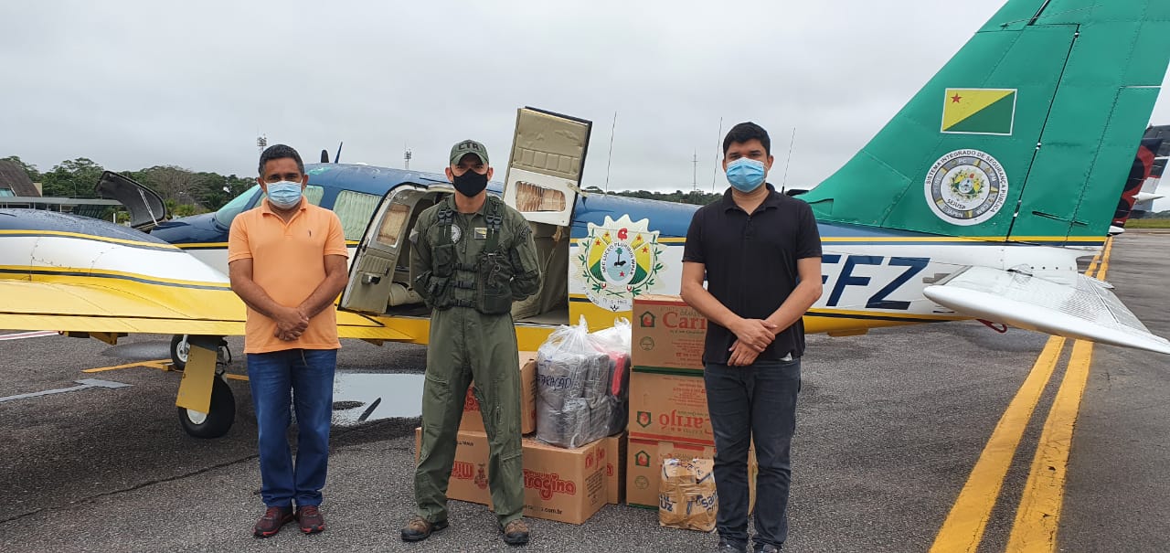 Avião do governo leva medicamentos e EPIs aos municípios de Porto Walter e Marechal Thaumaturgo