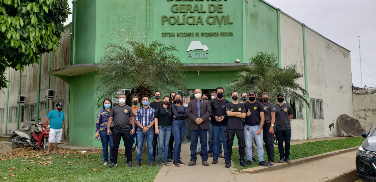 Polícia Civil apresenta novos policiais em Manoel Urbano e Feijó após cumprir operações