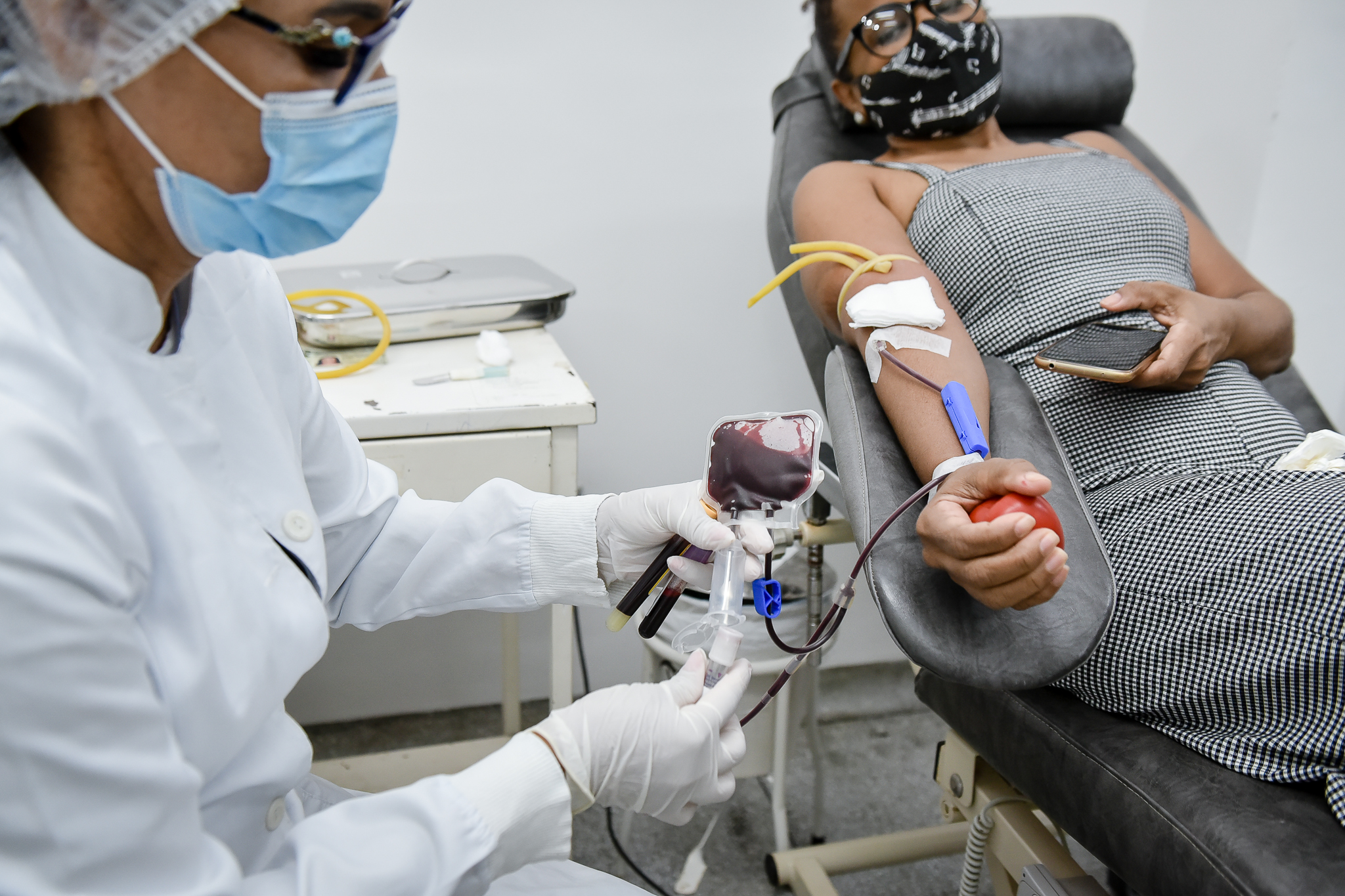 Hemoacre convoca recuperados da Covid-19 para doação de plasma a quem luta contra a doença