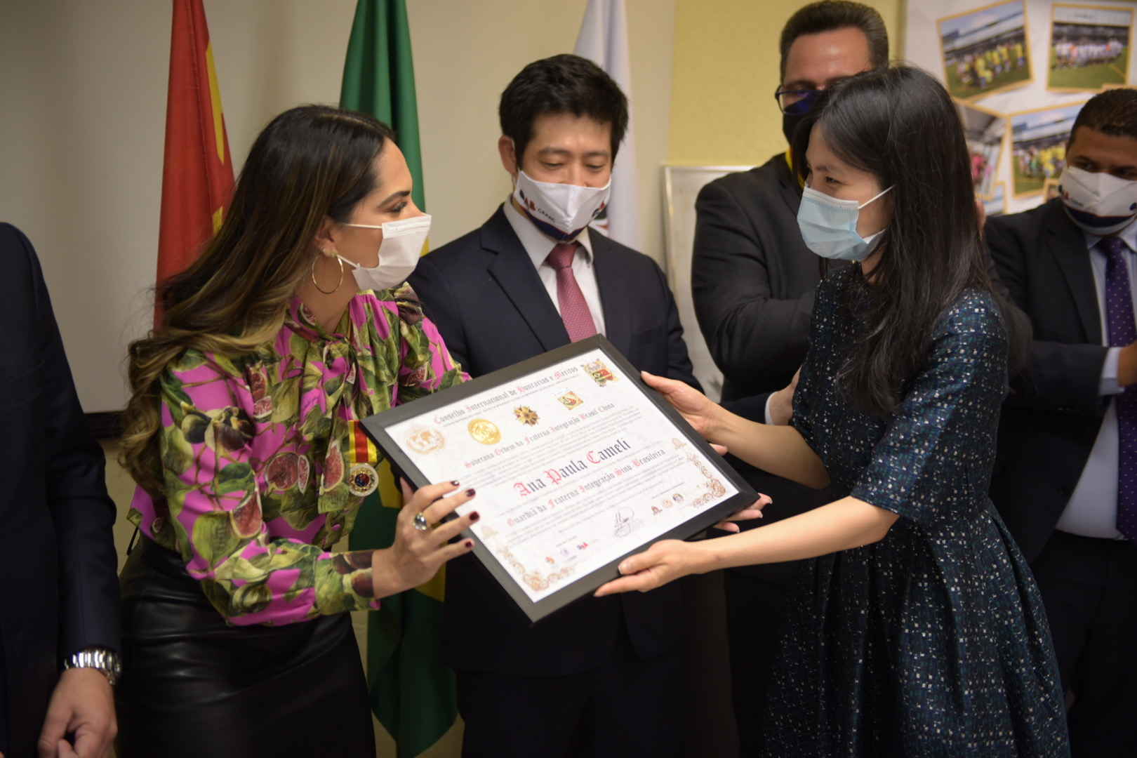 Primeira-dama do Estado recebe título de Guardiã da Fraterna Integração Brasil-China