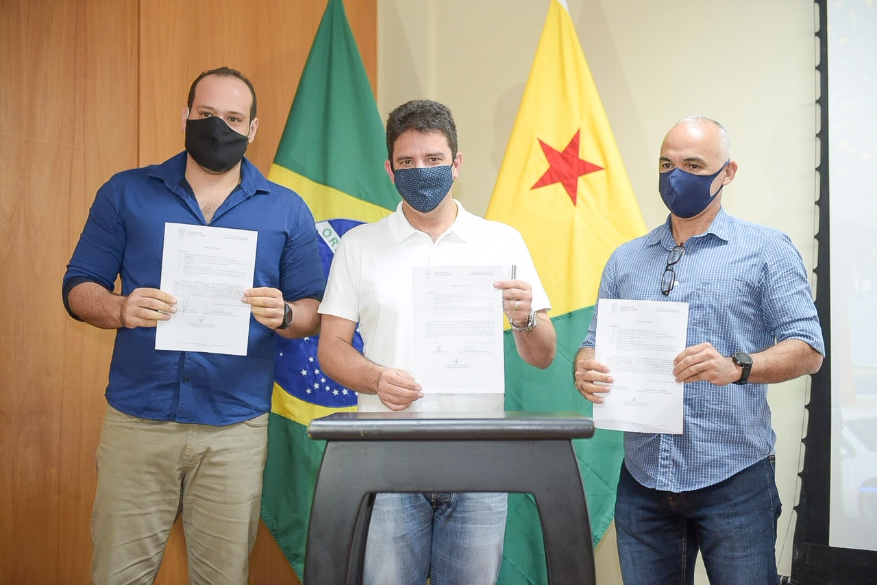 Governador assina ordem de serviço para reforma do prédio do Palácio das Secretarias