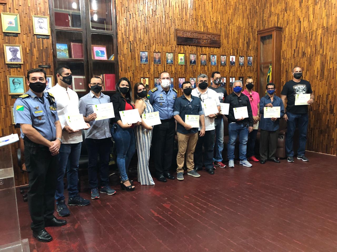 Polícia Militar faz homenagem a policiais aposentados