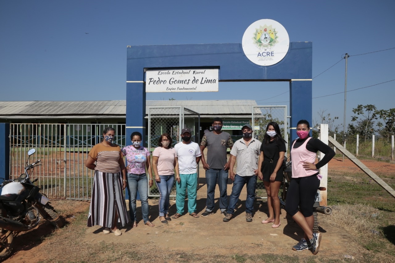 Escola utiliza material impresso para garantir aulas remotas