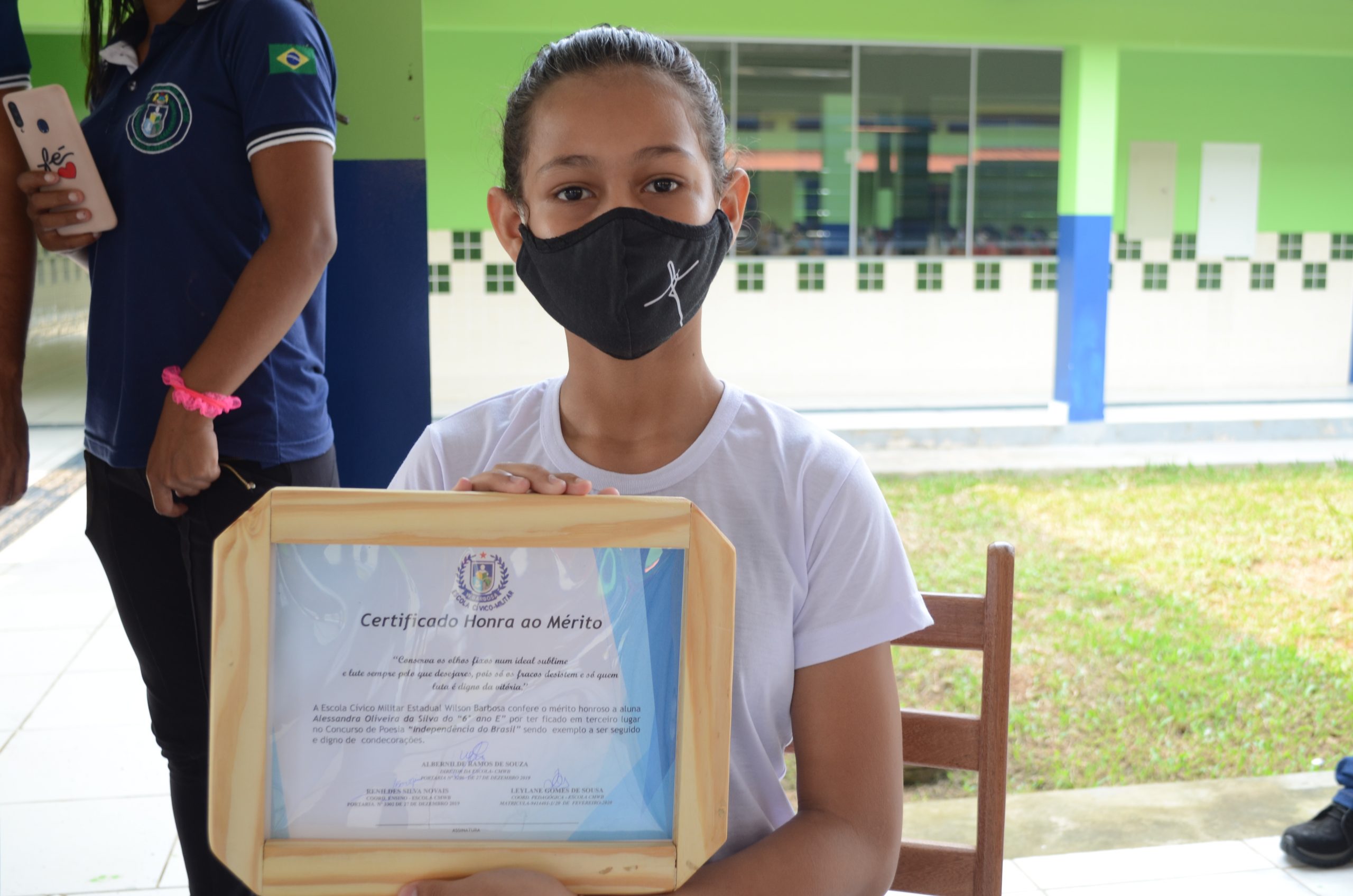 Escola Cívico-Militar Wilson Barbosa premia estudantes em concurso de poesia