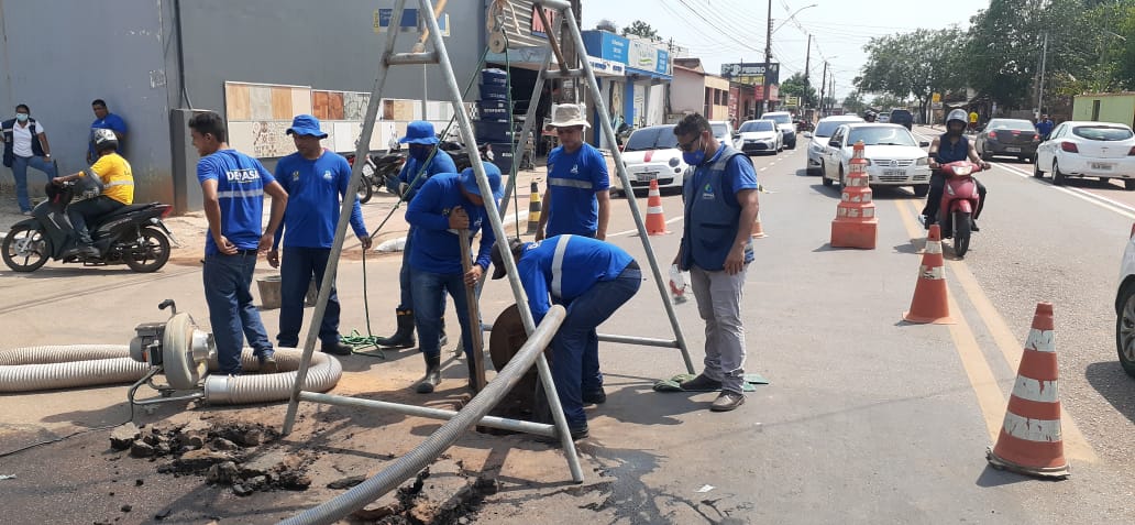 Depasa retira 300 quilos de lixo da rede coletora de esgoto na Sobral