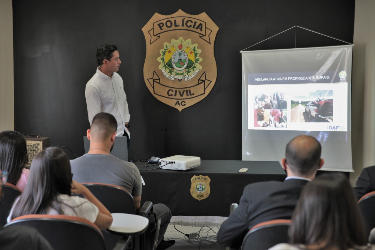 Policiais civis recebem orientações sobre legislação que rege transporte de animais