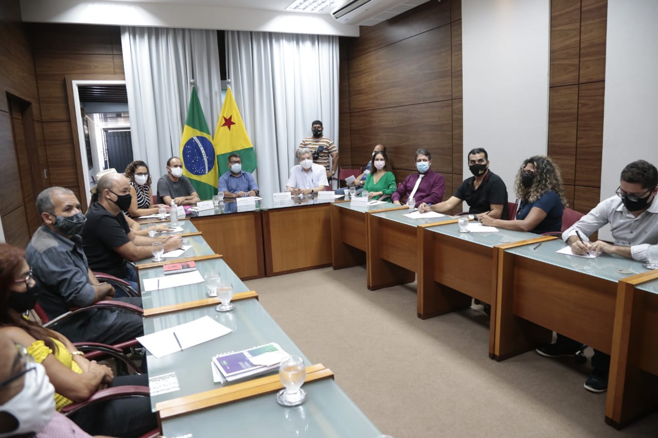 Professor, entenda o que está sendo feito para corrigir o seu salário