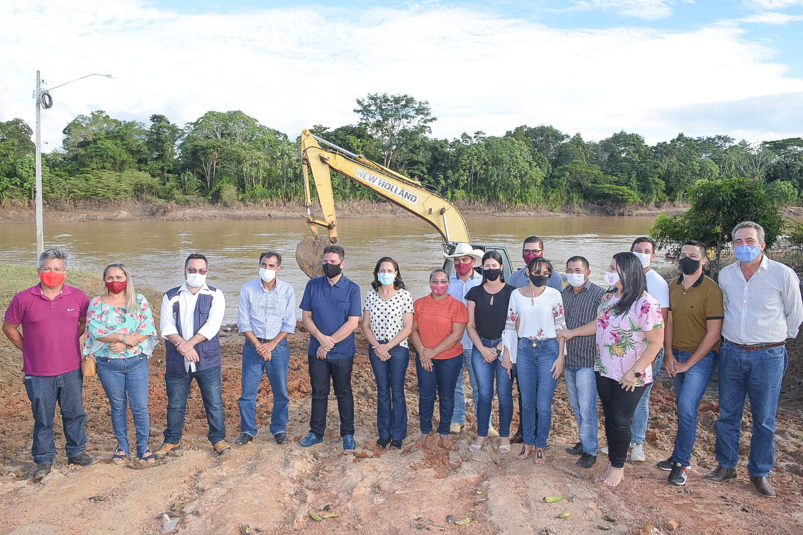 Em Porto Acre, Gladson Cameli vistoria obras e libera R$ 215,4 mil por meio da Operação Apoio