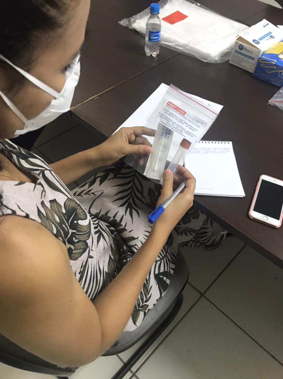 Saúde treina profissionais do Iapen para coletar testes de Covid-19