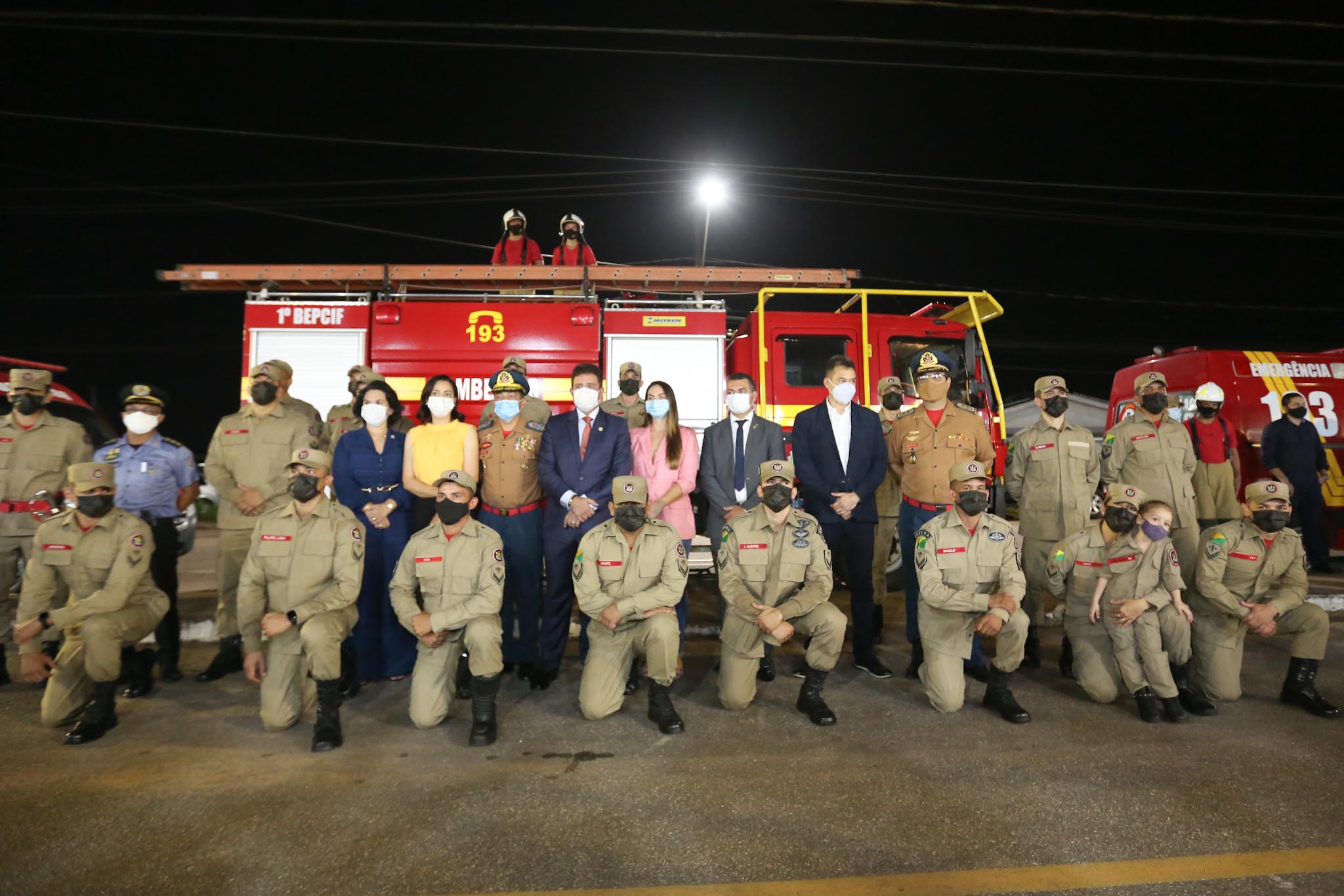 Gladson prestigia formatura de militares e entrega equipamentos ao Corpo de Bombeiros