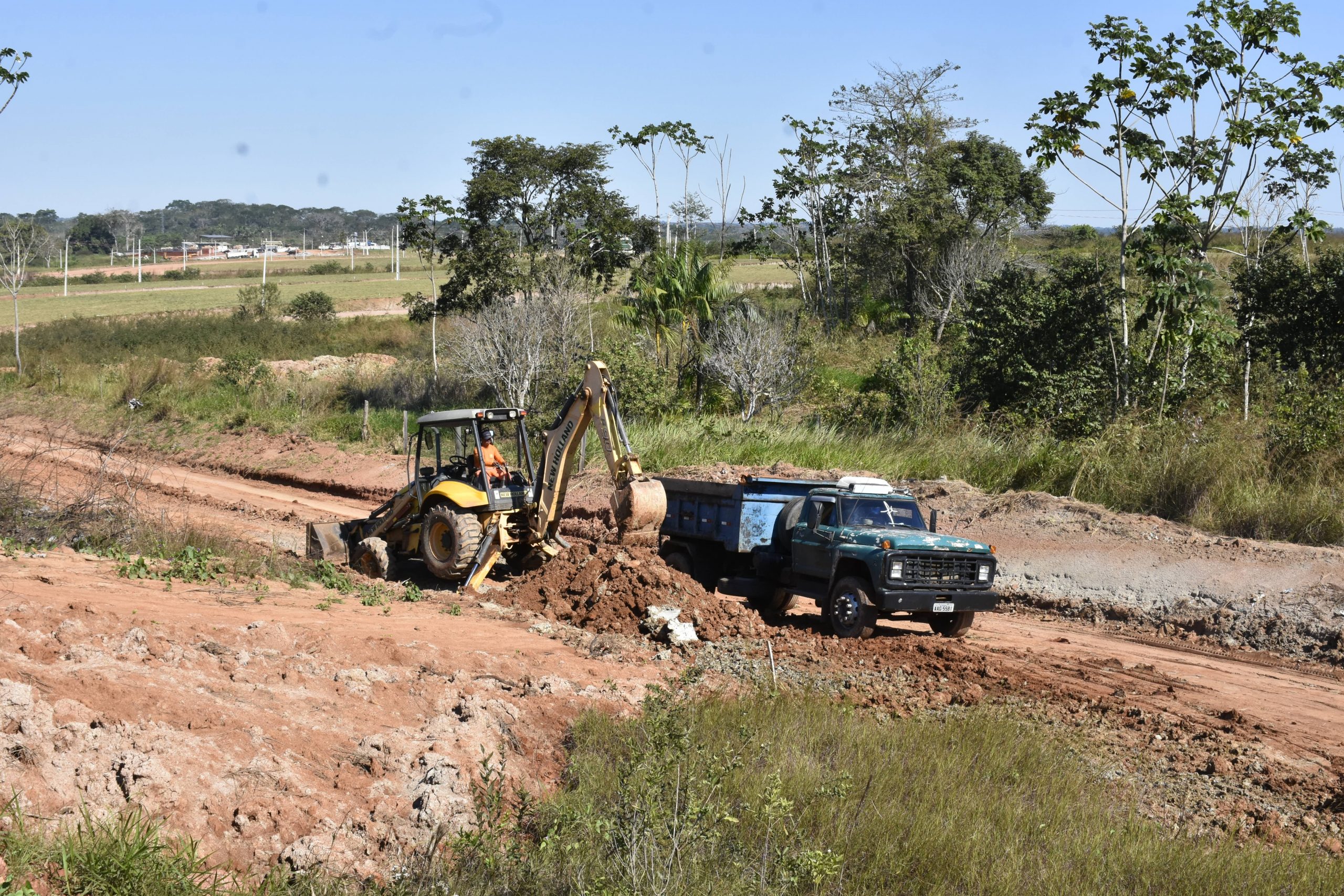 Governo dá prosseguimento às obras de pavimentação da Estrada Irineu Serra