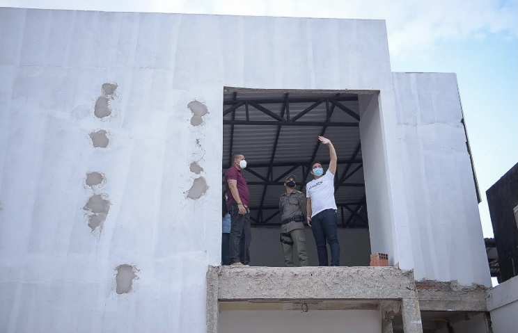 Em Cruzeiro do Sul, Gladson Cameli vistoria obras executadas pelo governo do Estado