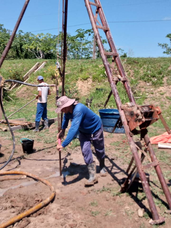 Governo e Município perfuram poços artesianos em Tarauacá