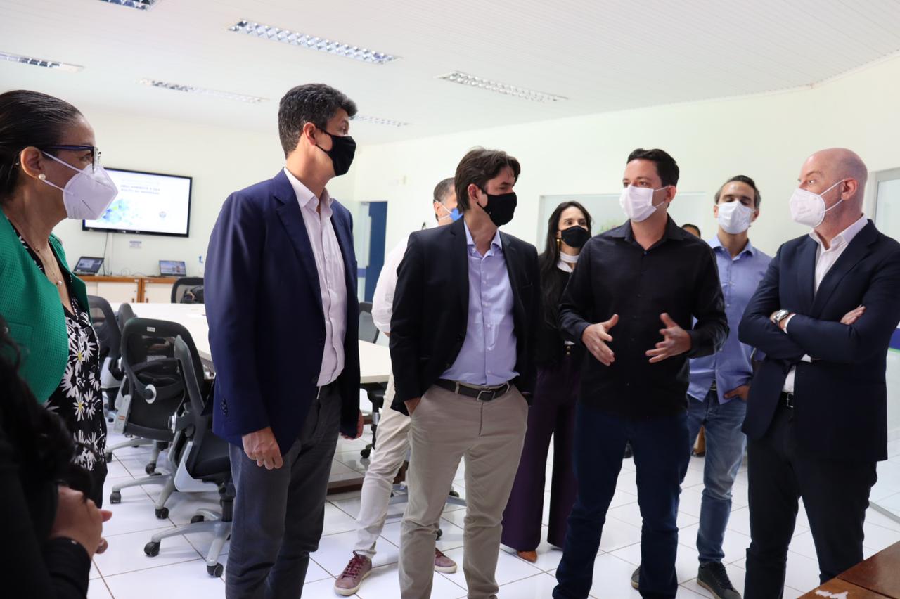 Presidente do BNDES conhece estrutura tecnológica do Centro Integrado de Geoprocessamento e Monitoramento Ambiental
