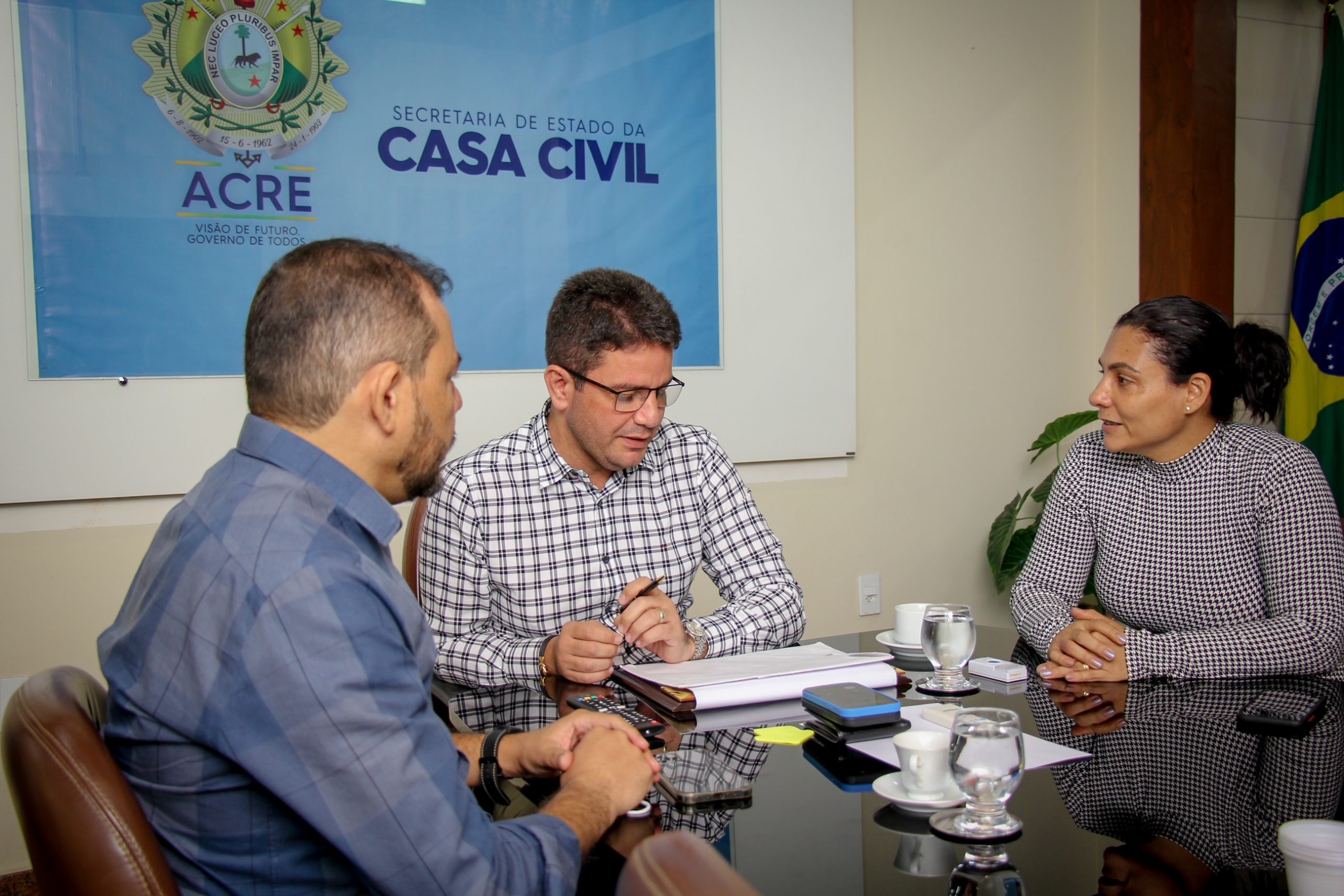 Gladson Cameli reafirma parcerias do Estado com prefeituras de Porto Acre e Senador Guiomard