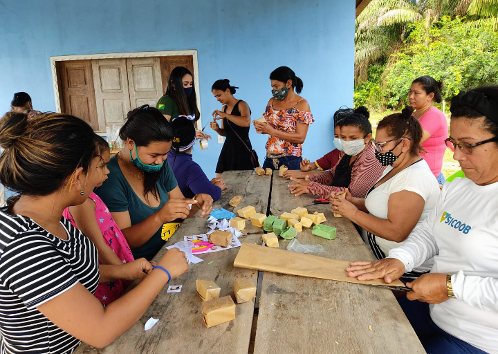 Funtac realiza oficina sobre fitocosméticos no Ramal do Colibri