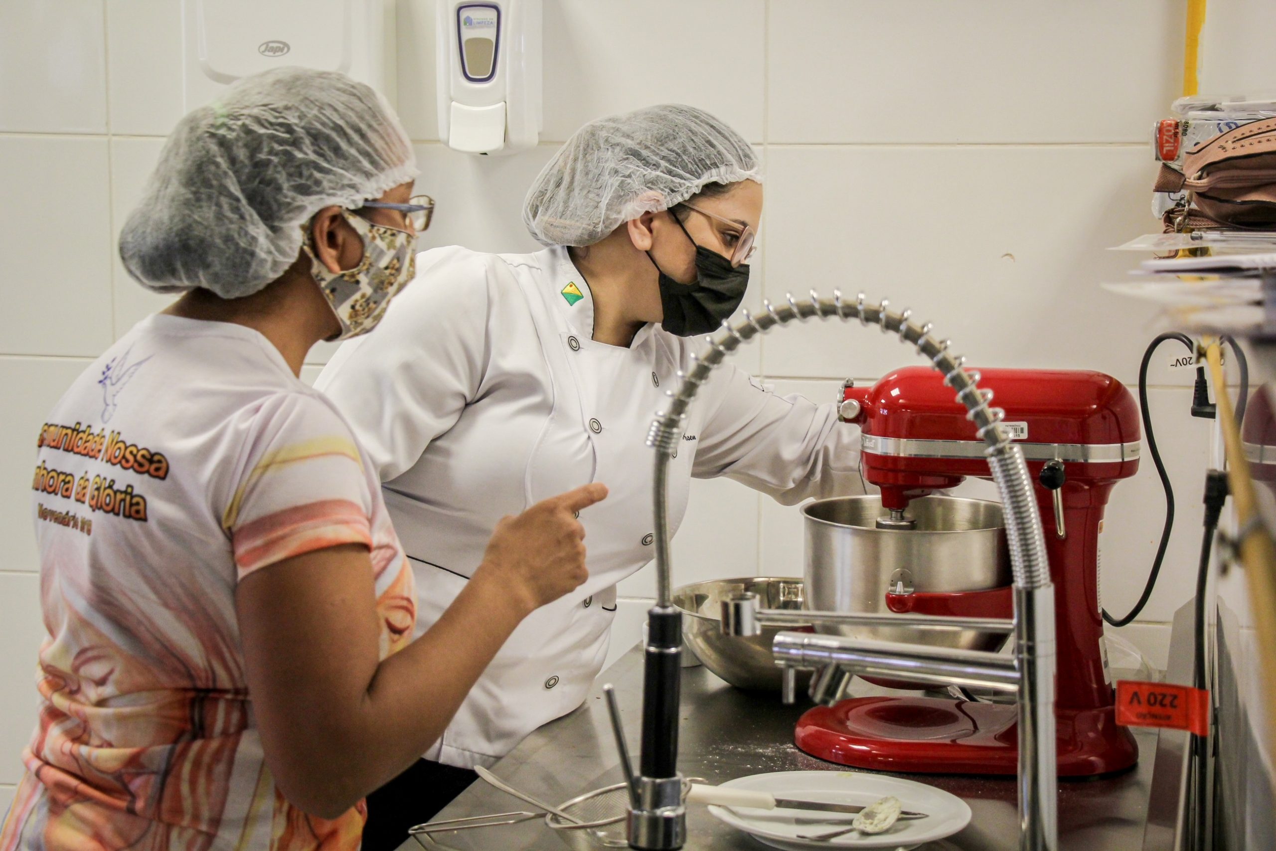 Projeto do governo leva oportunidade de renda para mais de 300 famílias em residenciais da capital