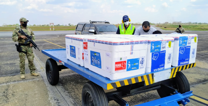 Acre recebe mais de 26 mil doses de vacina contra a Covid-19 neste sábado