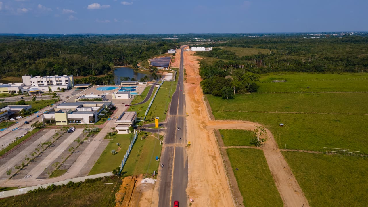 Governo avança com obras em estradas no Vale do Juruá